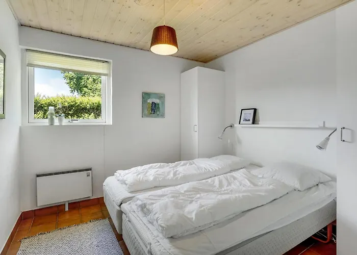 Pet Friendly In With Sauna بيت للعطل Sjolund